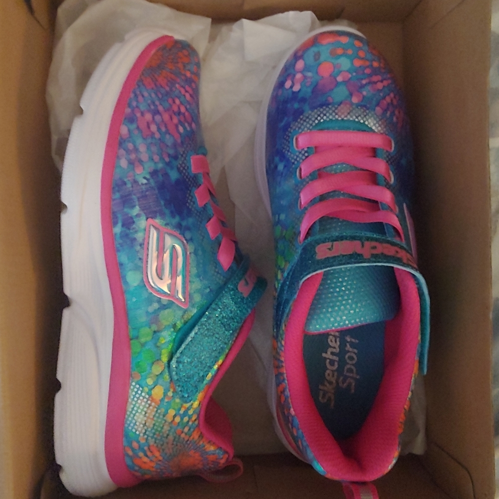 Girls size 2 skechers sneakers